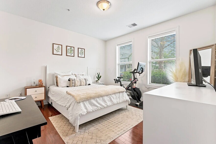 Bedroom - 515 W 1st Ave