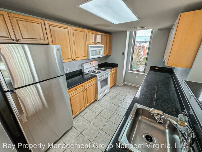 Building Photo - 2 br, 2 bath House - 2726 Gallows Rd #716