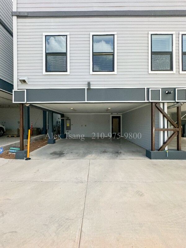 Building Photo - 225 S Pine St