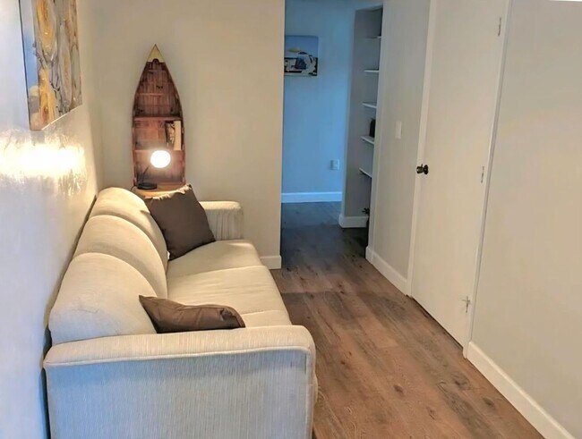 Building Photo - McGregor Woods  Community with Natural Surrounding Charm. Close to Sanibel.