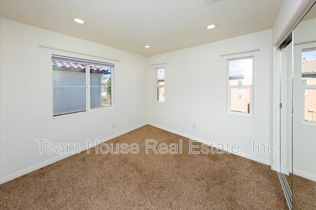 Building Photo - 28440 Mirabelle Ln