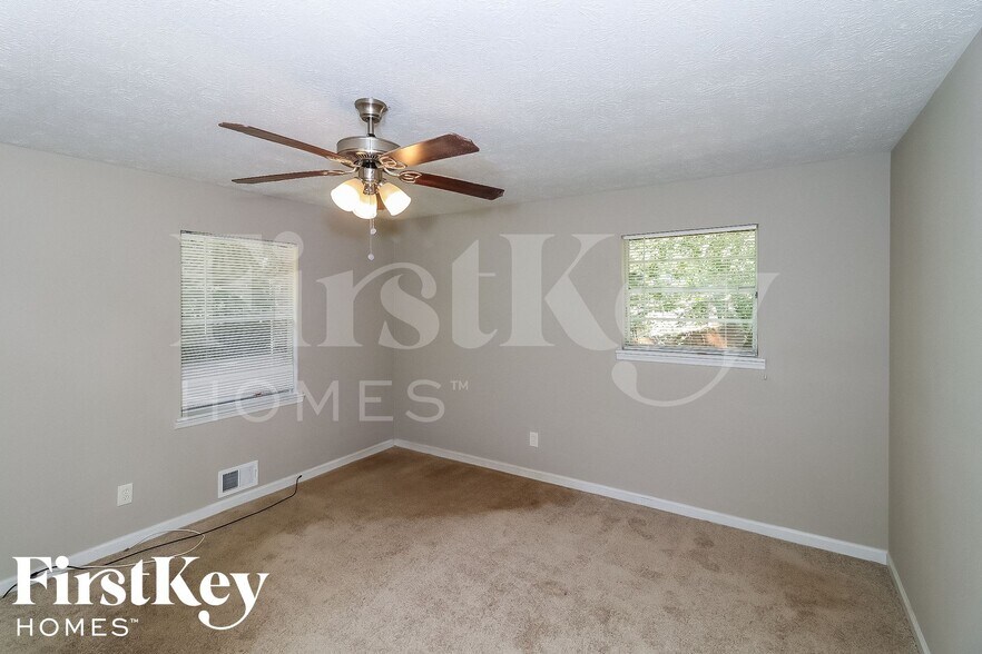 Building Photo - 3960 Watkins Way