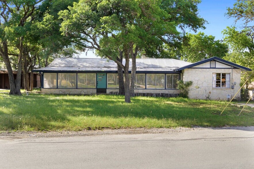 Building Photo - 202 Woodcreek Dr