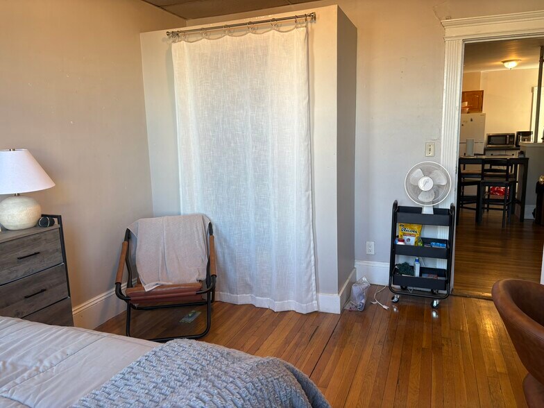 Building Photo - 1066 Commonwealth Ave