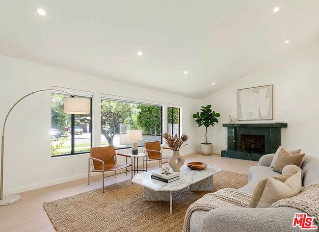 Building Photo - 4933 Collett Ave