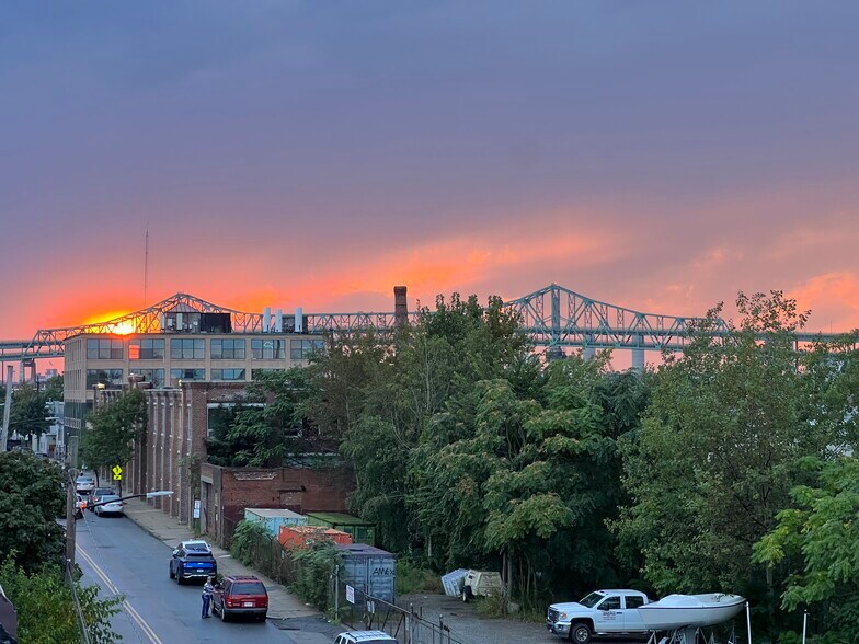 Building Photo - 191 Condor St