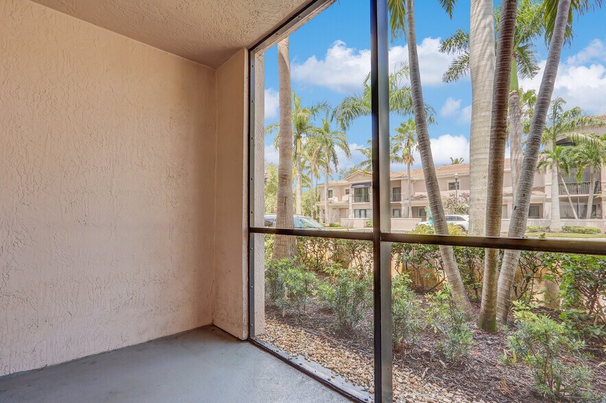 Building Photo - 2803 Sarento Pl