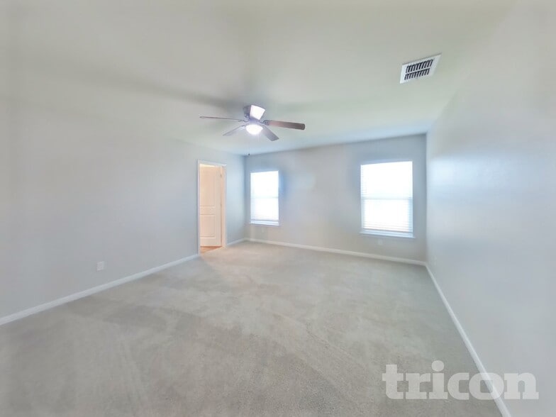 Building Photo - 715 Wonderland Trail