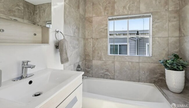 Building Photo - 28 Jennifer Pl