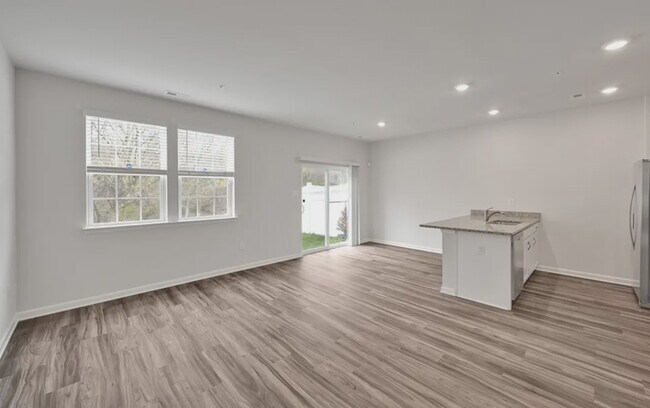 Building Photo - 130 Maple Run Dr
