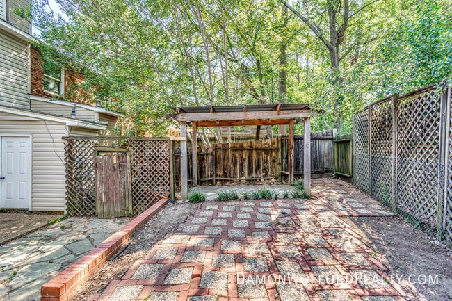Building Photo - 1435 Roxbury Ct