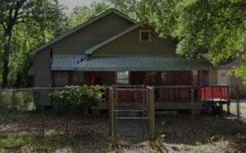 Building Photo - 4247 Maple Dr