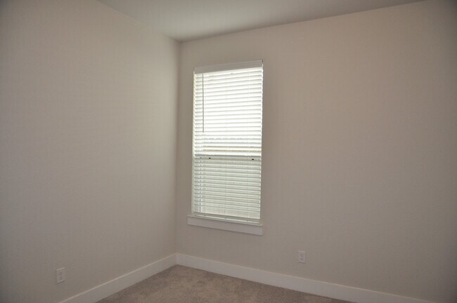Building Photo - 31822 Grand Orch Ln