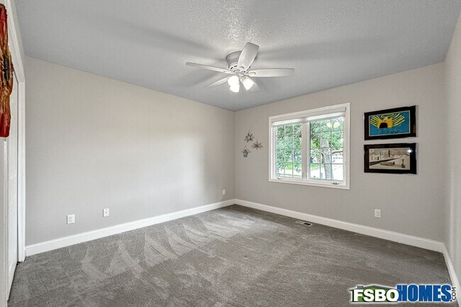 second bedroom - 14404 Maple Dr