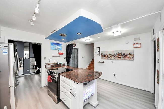 Building Photo - 7877 Kendalia Dr