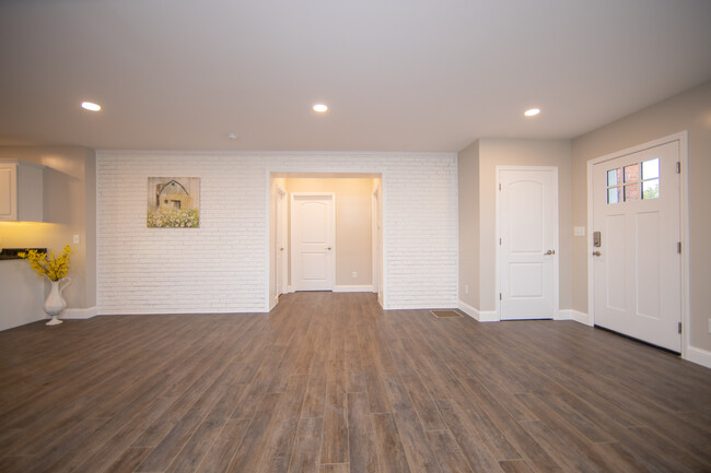 Building Photo - 6508 Sharpsburg Pike