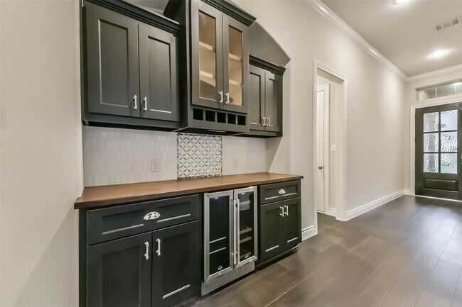 Building Photo - 21825 Enchanted Rock Dr N