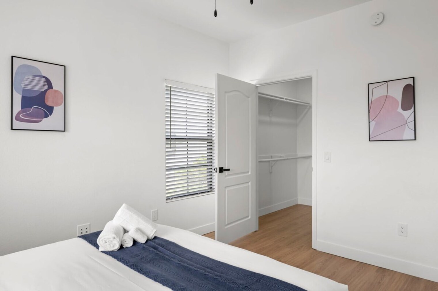 Building Photo - 875 W Pecos Rd