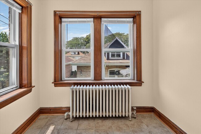 Building Photo - 1822 Gunderson Ave