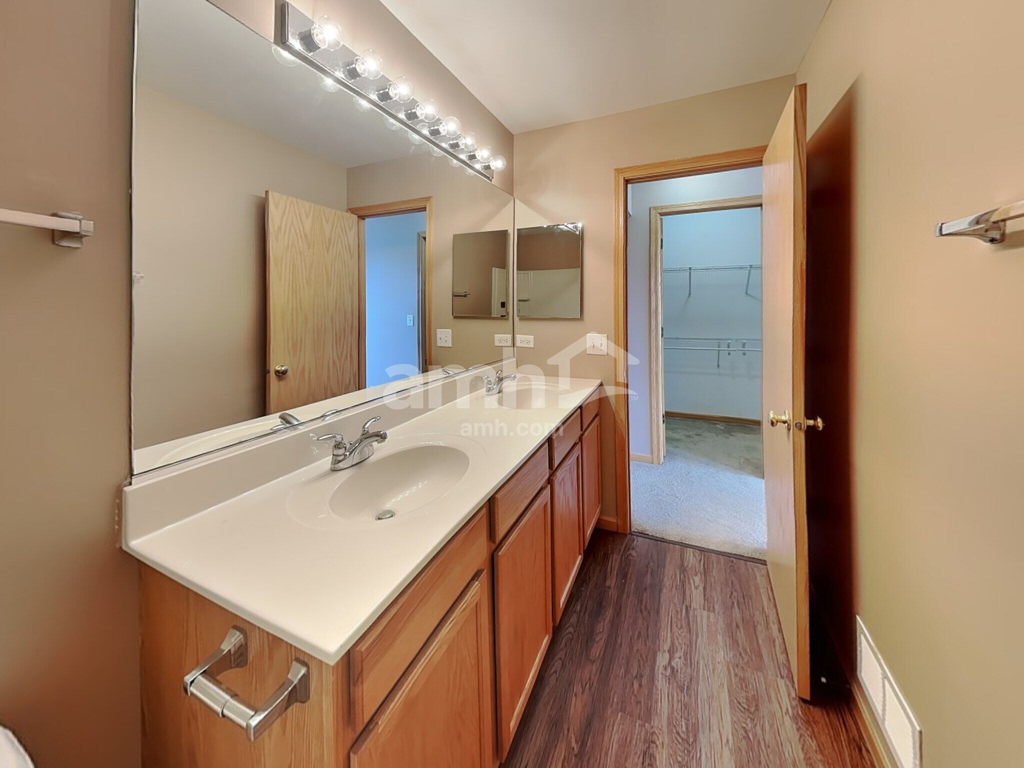 Building Photo - 2419 Paradise Cir