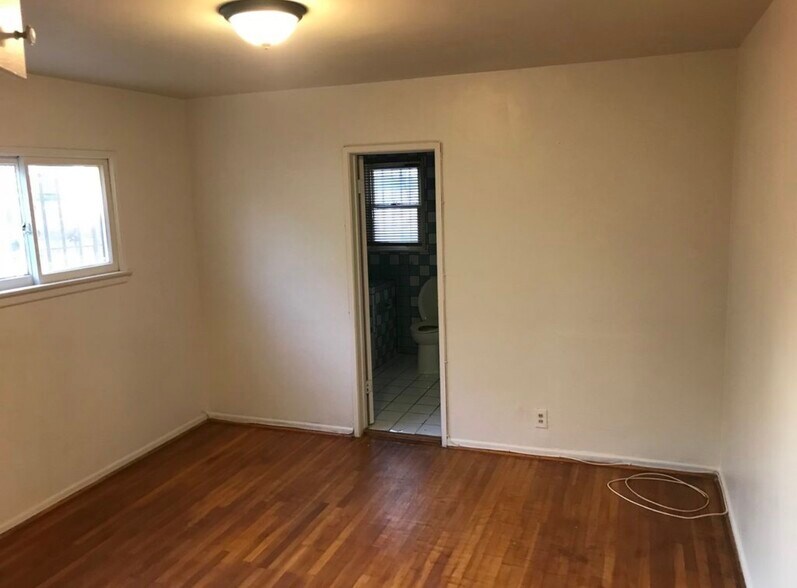 Building Photo - 10063 Faywood St