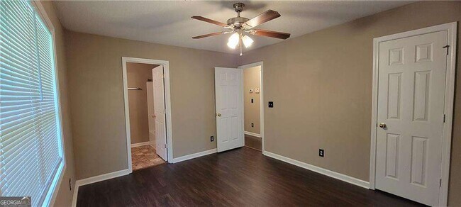 Building Photo - 2325 Shady Grove Rd