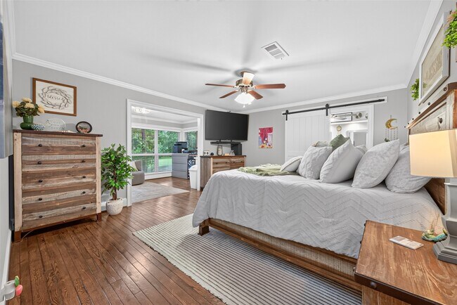 Building Photo - 746 Stone Mountain Dr
