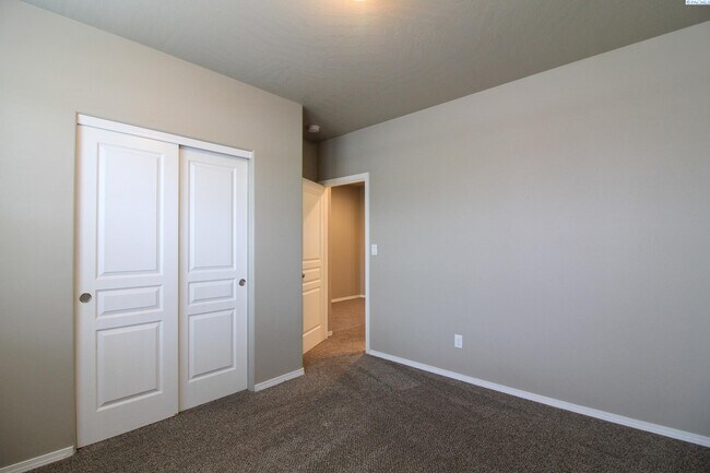 Building Photo - West Pasco 3 bed/2 bath Home