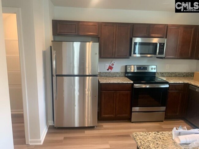 Building Photo - 3055 Hallsdale Dr