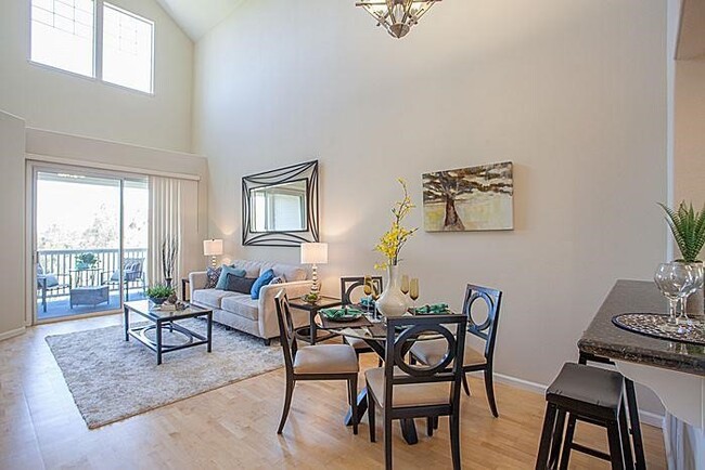 Living/Dining Area - 903 Sunrose Terrace