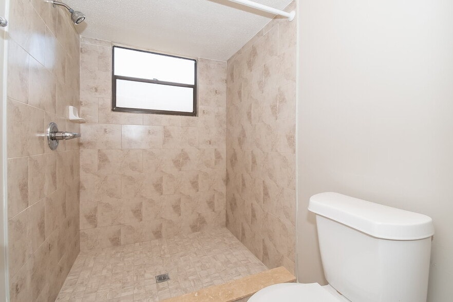 Building Photo - 806 Hardwood St