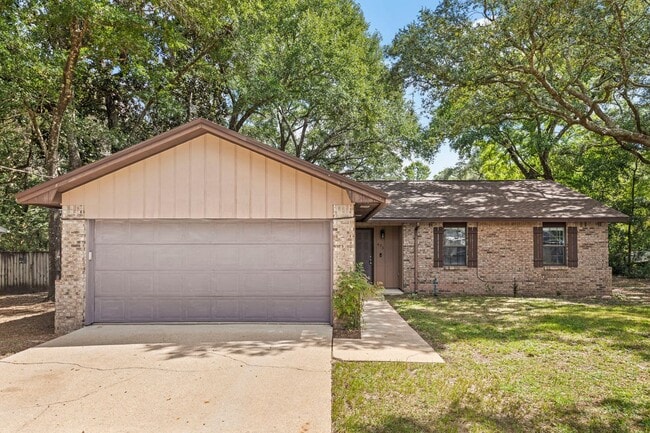 Primary Photo - 3 Bedroom in Desirable Location!