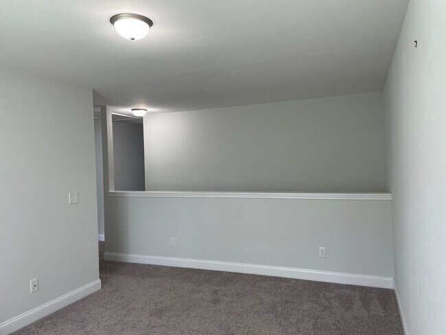 Building Photo - Like new home on cul-de-sac lot with 3 bedrooms, loft and 2.5 bathrooms!