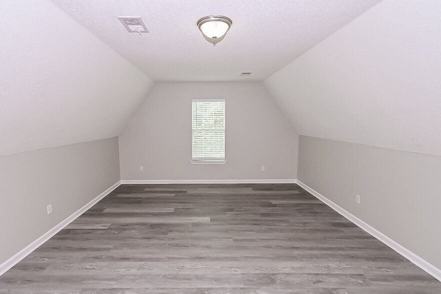 Building Photo - 5894 Keebler Dr
