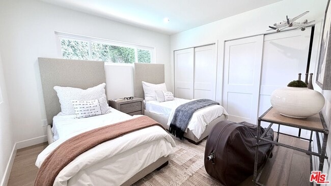 Building Photo - 3852 Sherview Dr