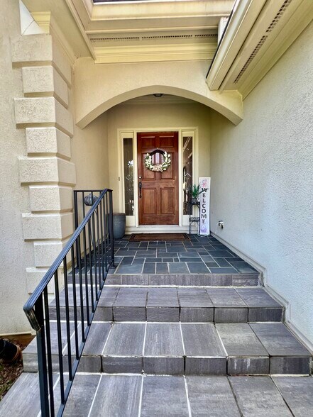 Building Photo - 7064 Brigade Ct