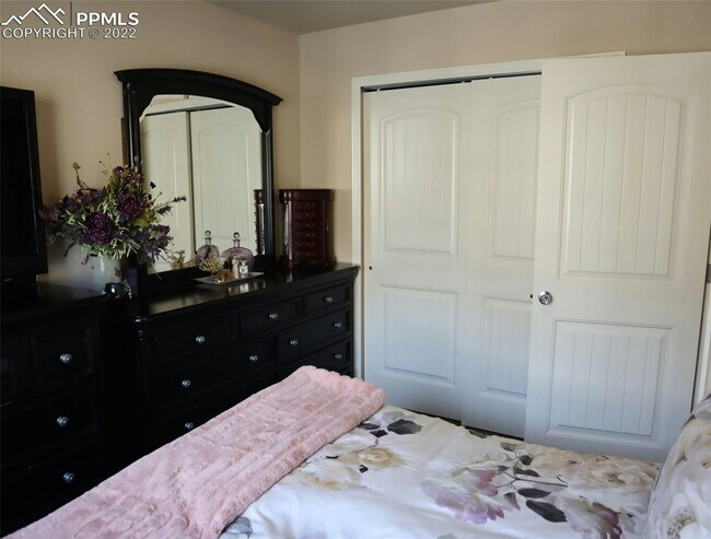 Building Photo - 7154 Sand Lake Heights