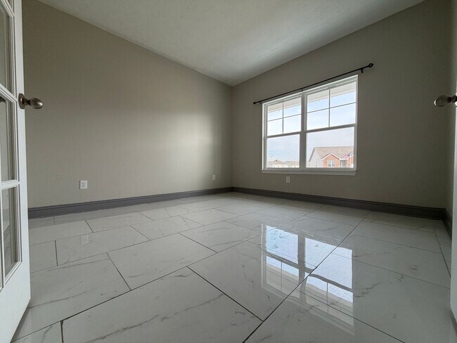 Building Photo - Newly Built 4-Bedroom Home for Rent in Old Heritage Neighborhood – Shelbyville, KY