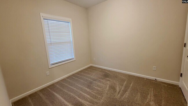 Building Photo - 735 Bustling Br Ln