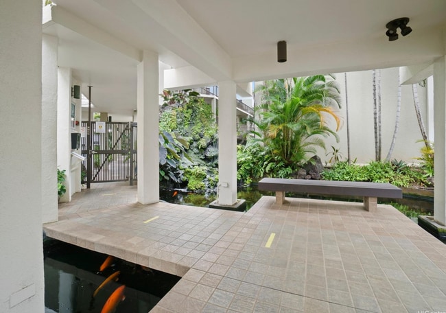 Building Photo - Kailua 3BR/2BA Condo – Resort-Style Living