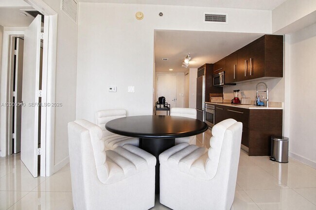 Building Photo - 465 Brickell Ave