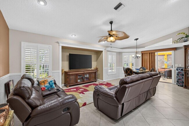 Building Photo - 3077 SE Galt Cir