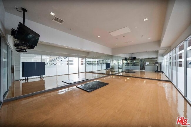 Building Photo - 1234 Wilshire Blvd