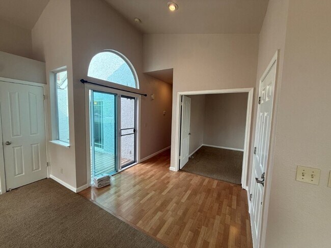 Building Photo - 900 Bluewater Dr