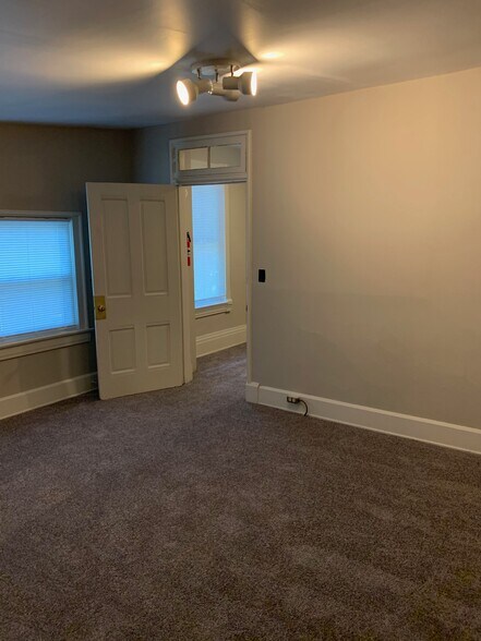 Building Photo - 114 Parker St