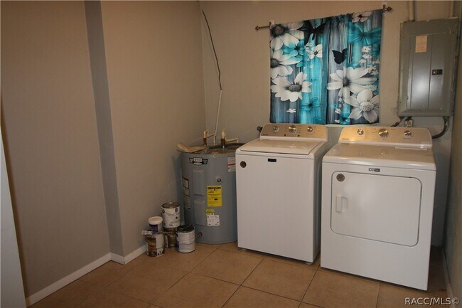 Building Photo - 13 S Washington St