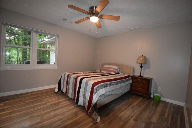Building Photo - 576 Wedgewood Dr