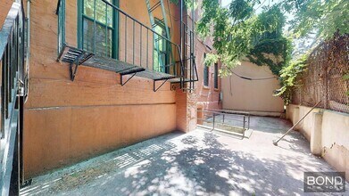 Building Photo - 312 E 91st St