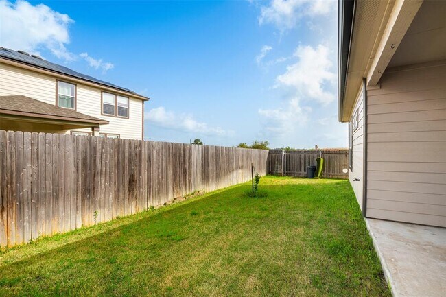 Building Photo - 6300 Carriage Pines Dr