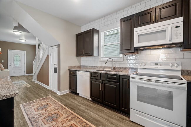 Building Photo - 846 W 41st St